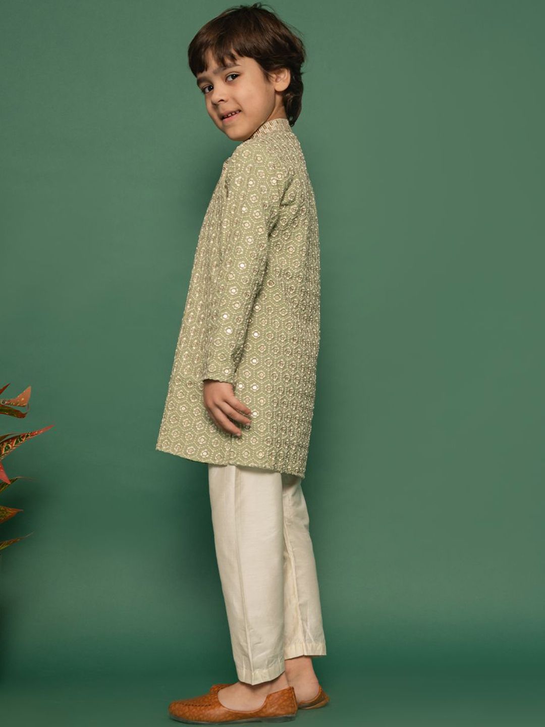 VASTRAMAY Boys Embroidered Regular Sequinned Kurta with Pyjamas