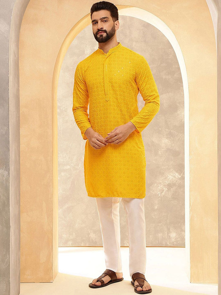 Anouk Mustard Kolar Mandarin Bersulam Geometri Kurta Lurus Kapas Tulen Bersulam