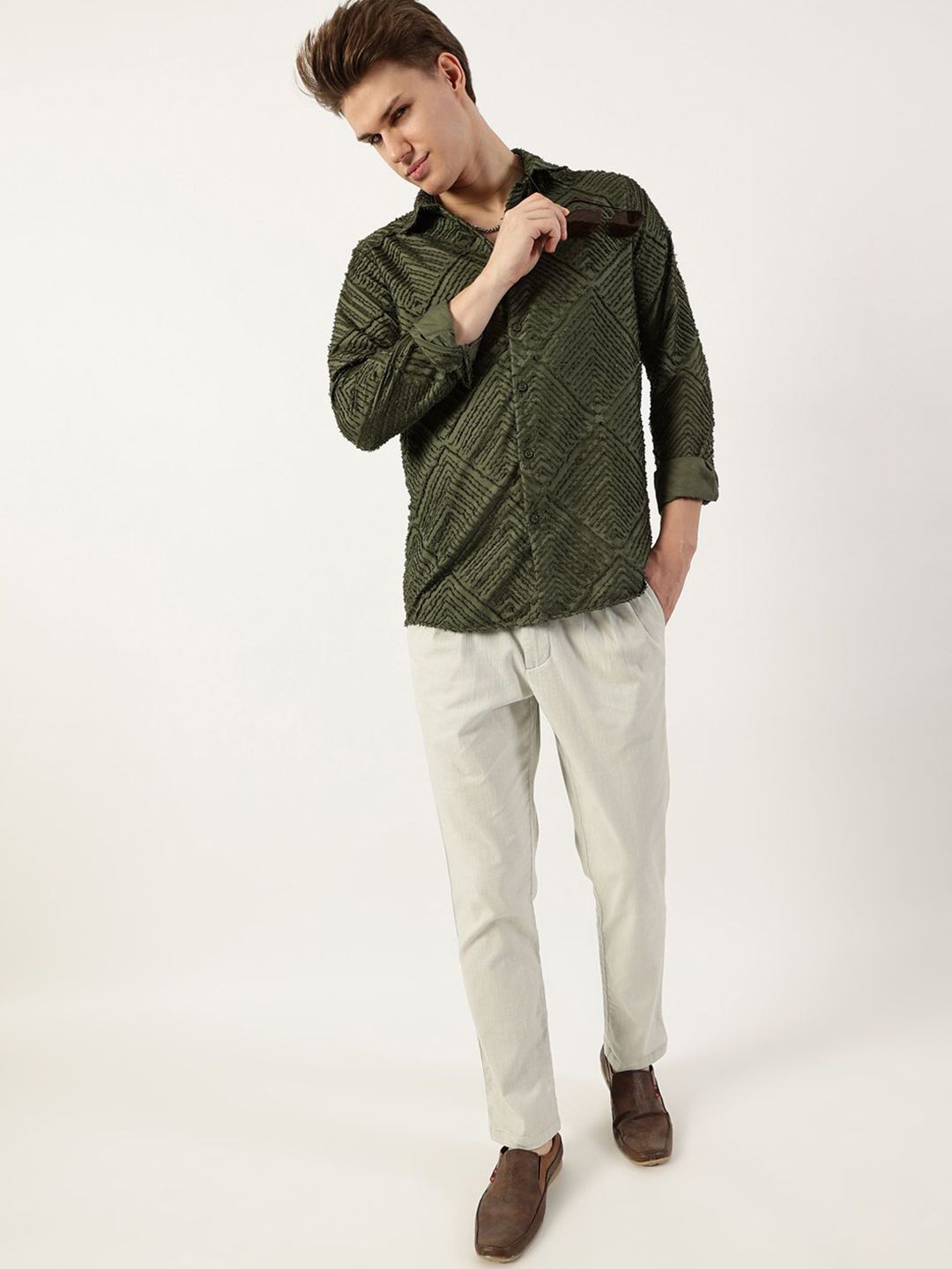 Thomas Scott Men Premium Spread Collar Textured Solid Slim Fit Casual Shirt
