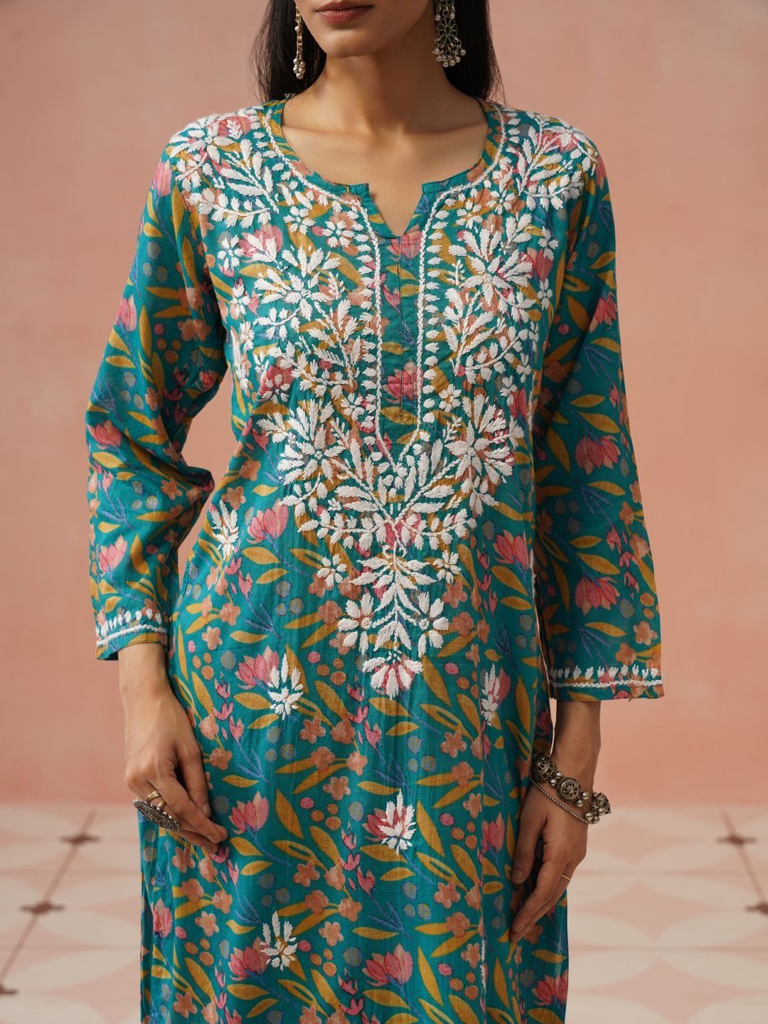 Rumah Wanita Chikankari Bercetak Kurta Chikankari Biasa dengan Seluar