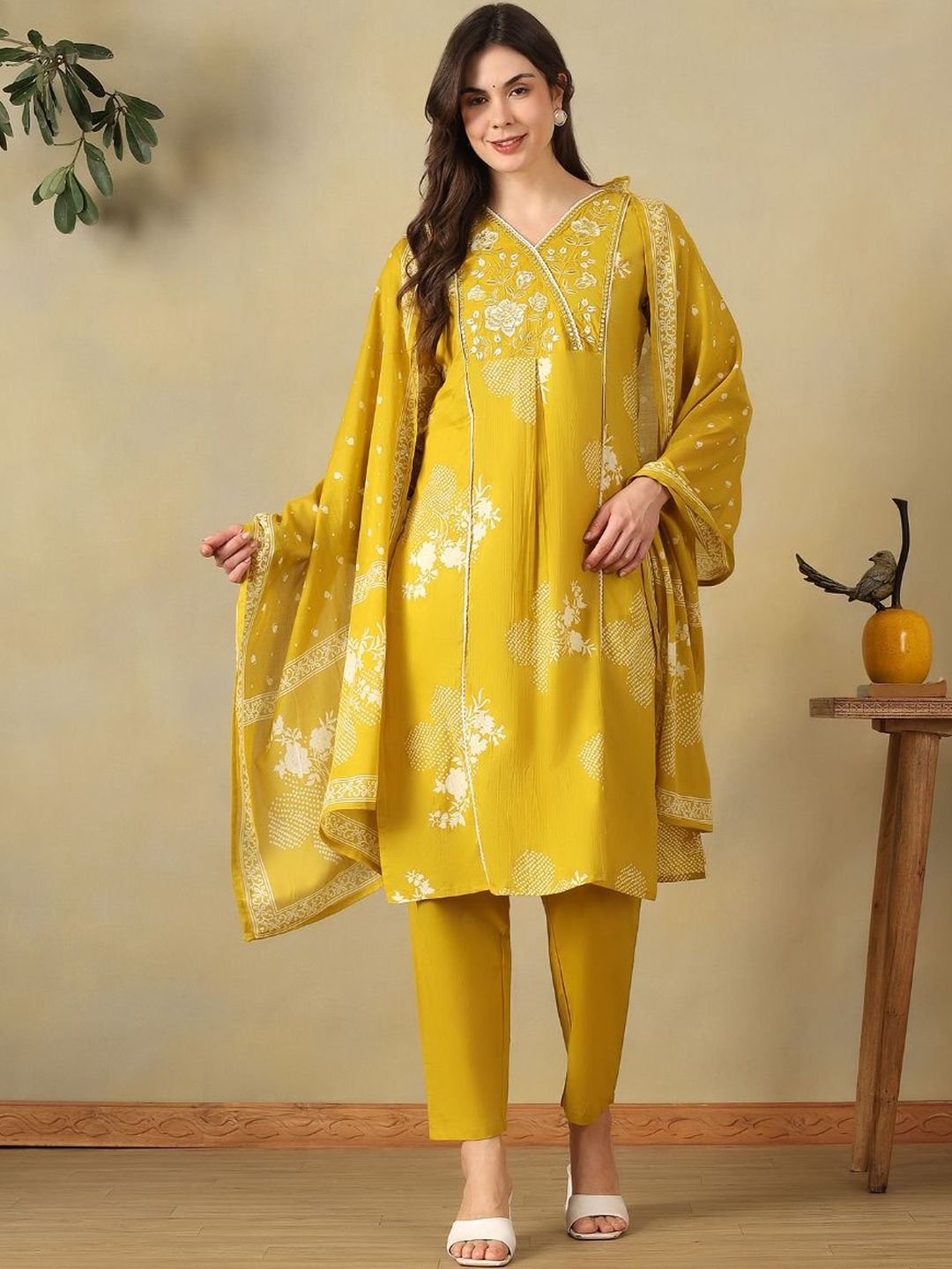 Mamicha Women Floral Printed Regular Thread Work Pure Cotton Kurta with Trousers & With Dupatta