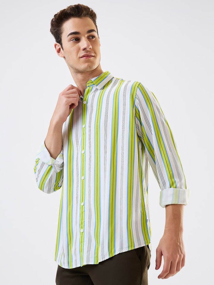 SPYKAR Men Slim Fit Spread Collar Vertical Striped Casual Shirt