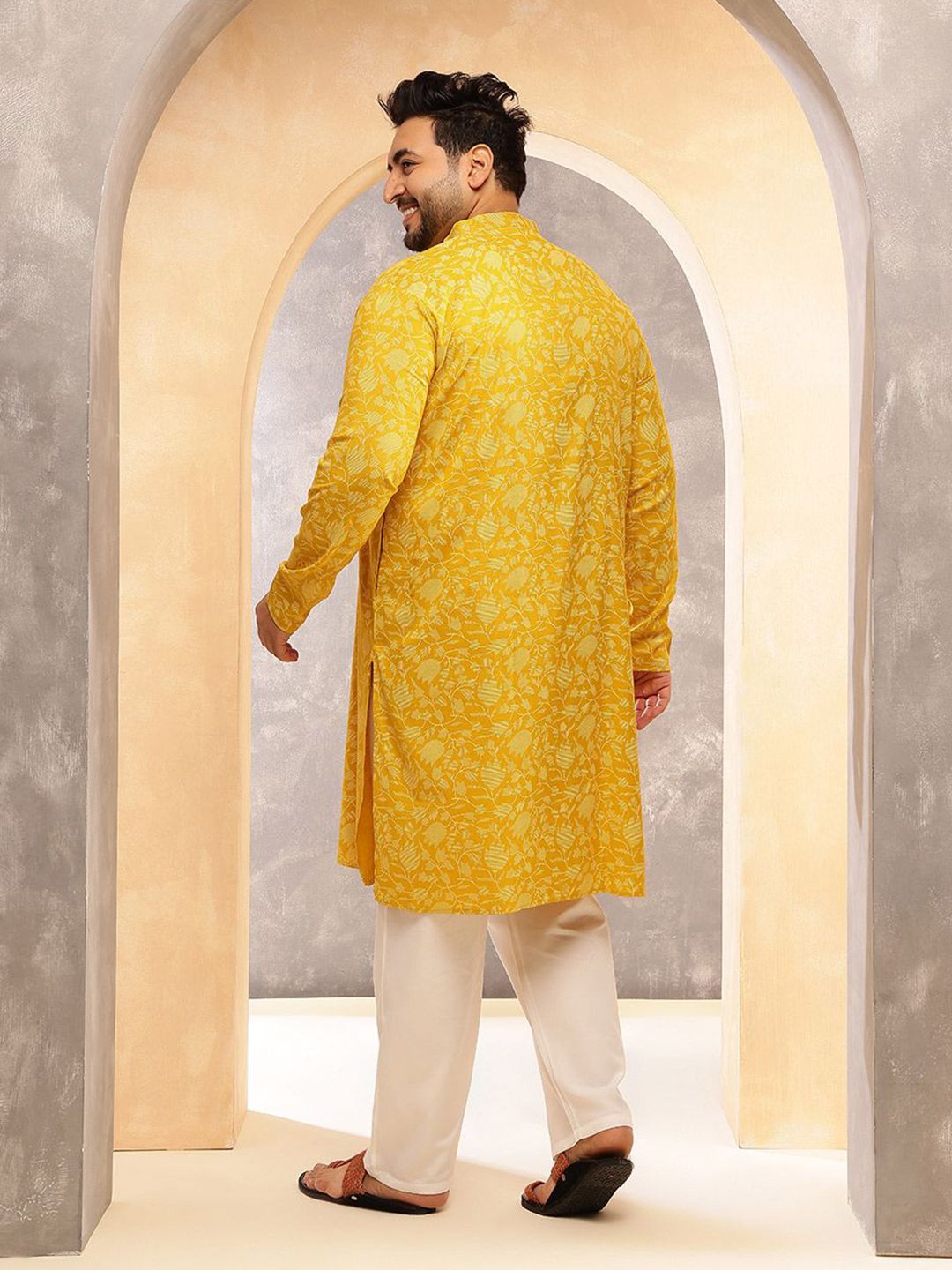SOJANYA PLUS Floral Printed Mandarin Collar Straight Kurta
