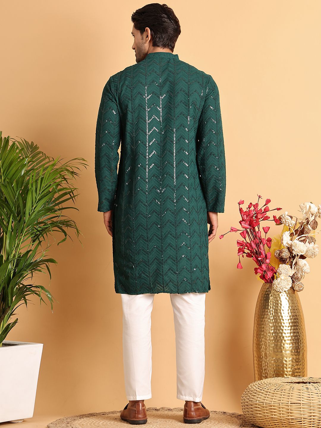 Jompers Men Ethnic Motifs Embroidered Regular Sequinned Kurta with Pyjamas