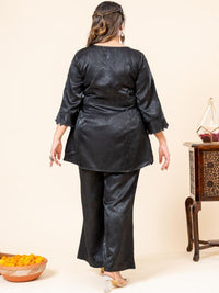 Mamicha Self-Designed V-Neck Kurta Set