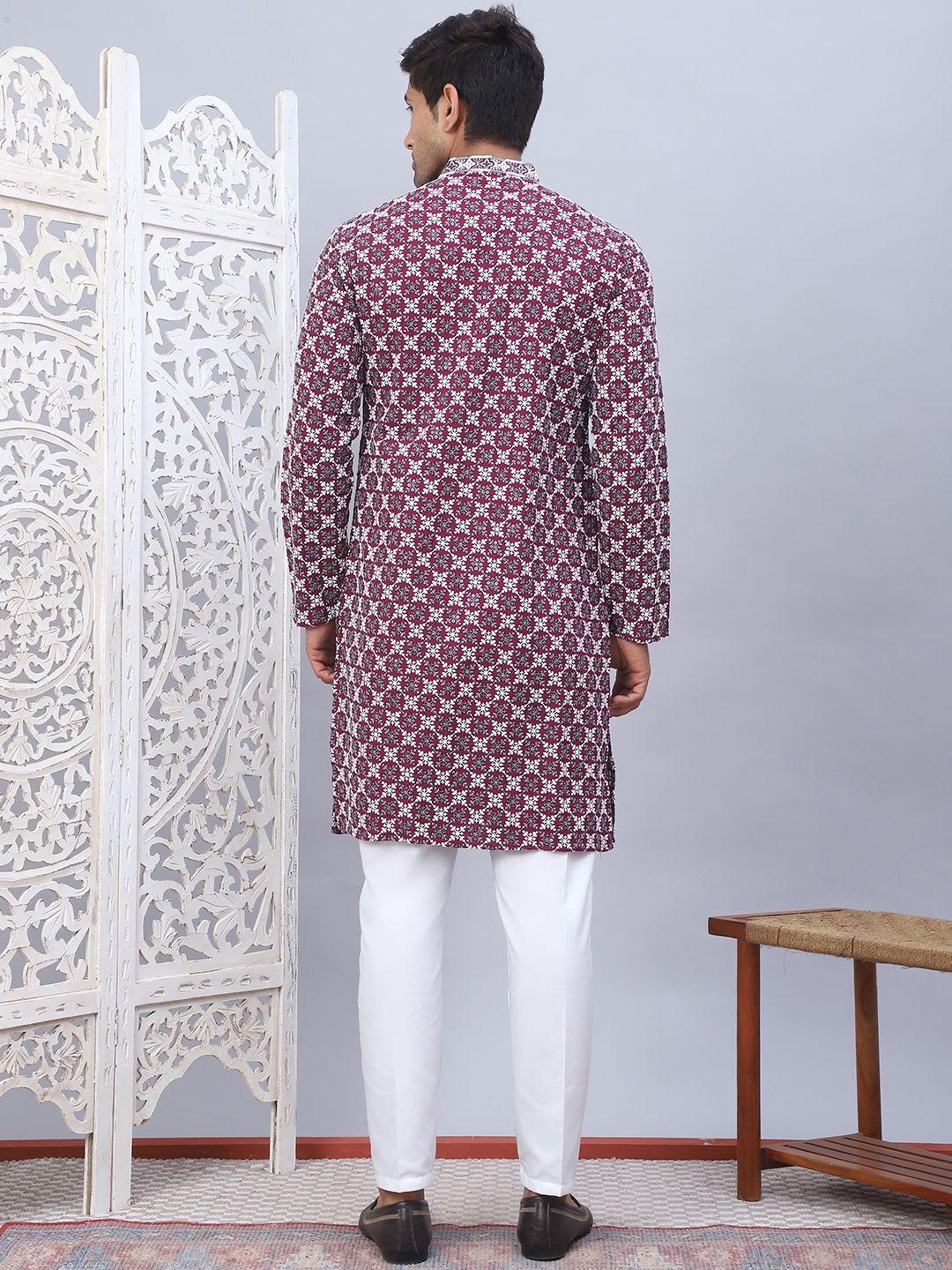 Jompers Floral Embroidered Thread Work Mandarin Collar Straight Kurta dengan Piyama