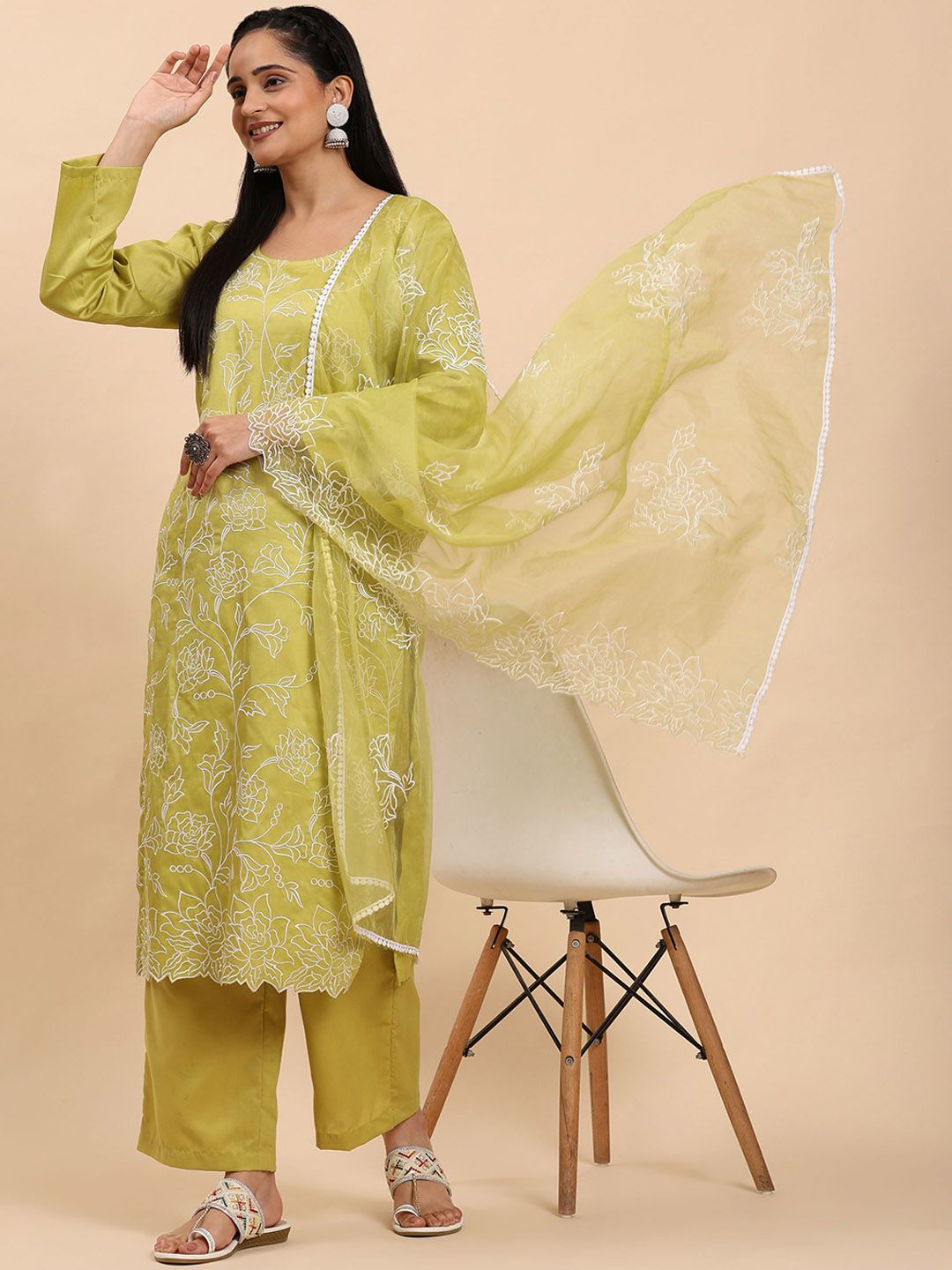 Mamicha Women Floral Embroidered Regular Pure Cotton Kurta with Trousers & With Dupatta