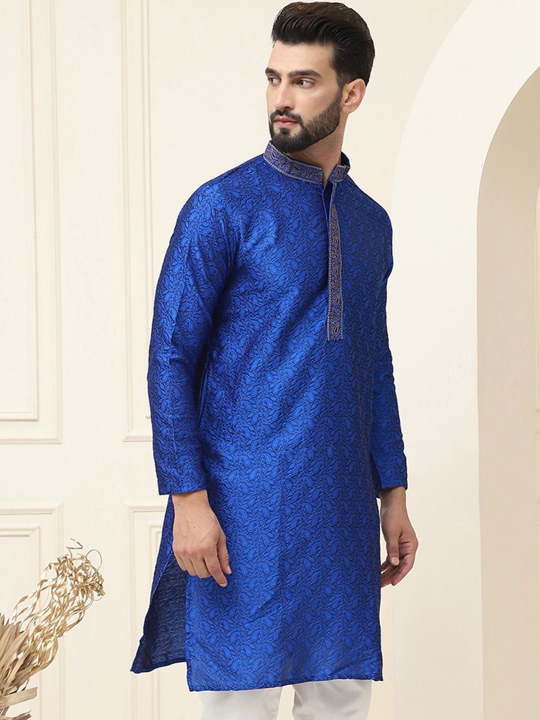 SOJANYA Ethnic Motifs Woven Design Mandarin Collar Neck Long Sleeves Silk Straight Kurta