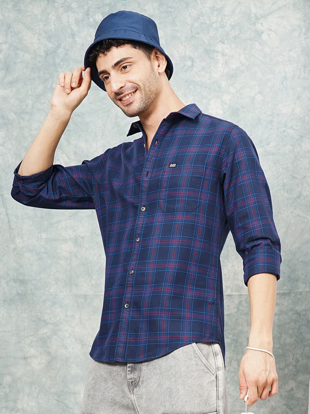 The Indian Garage Co Men Navy Blue  Red Slim Fit Checked Casual Shirt