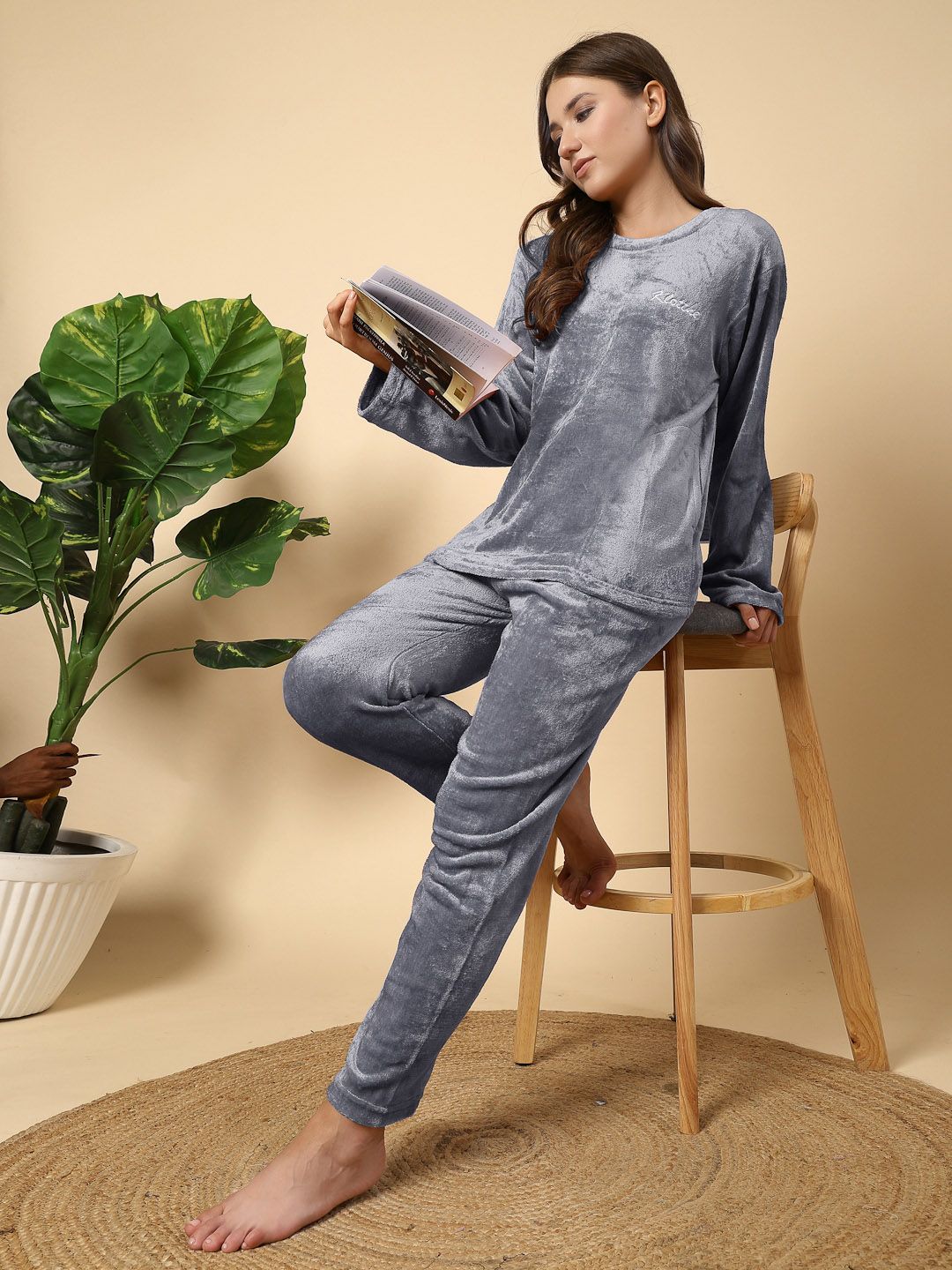 KLOTTHE Women Solid Woolen Night Suit