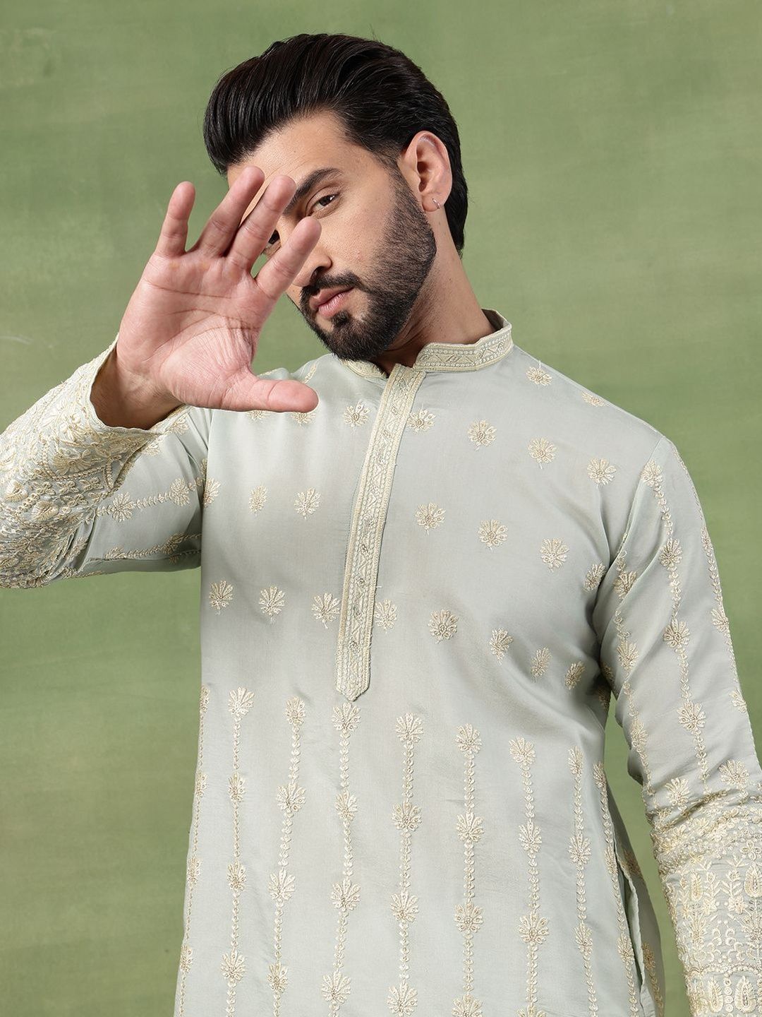 SOJANYA Men Embroidered Sequinned Kurta