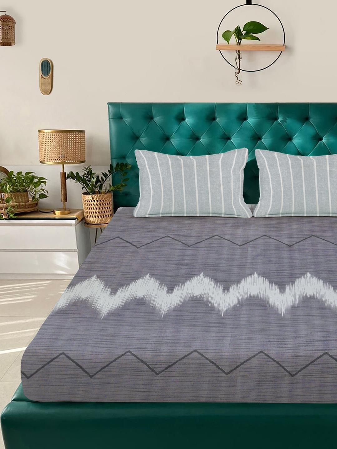 KLOTTHE Blue Geometric 300 TC King Bedsheet with 2 Pillow Covers