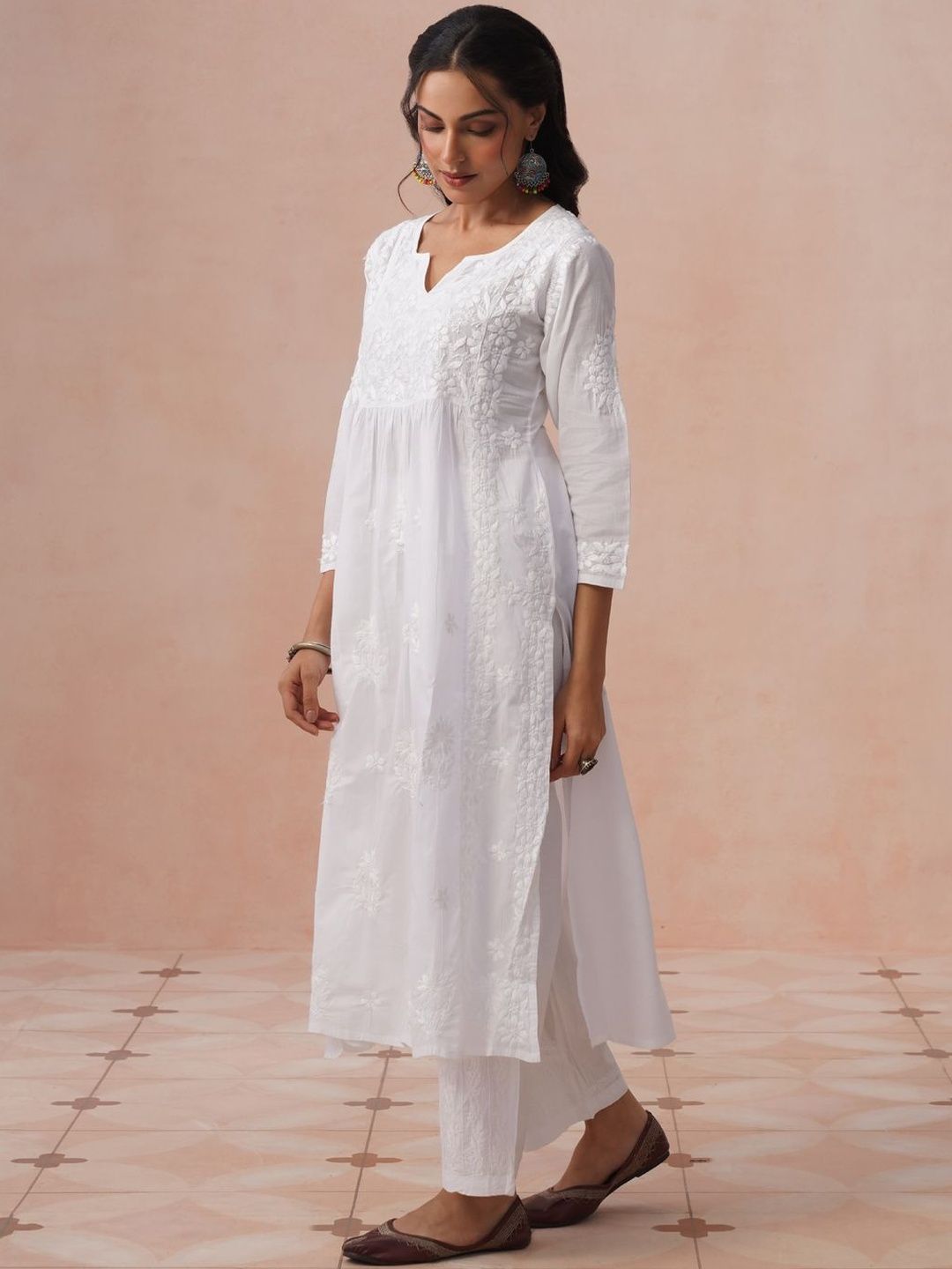 Rumah Wanita Chikankari Bersulam Kurta Romantik Putih Chikankari