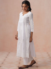 Rumah Wanita Chikankari Bersulam Kurta Romantik Putih Chikankari