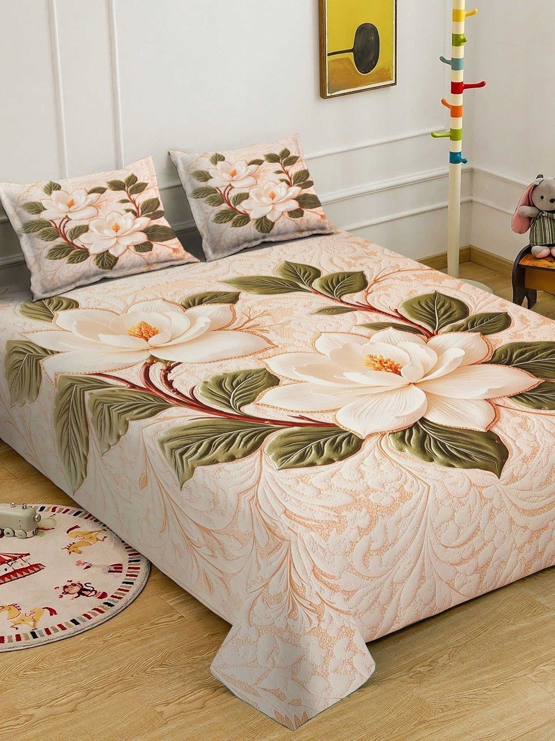 KLOTTHE Cream-Colored & Green Printed Double Bedsheet With 2 Pillow Covers-98.4x 88.5 Inch