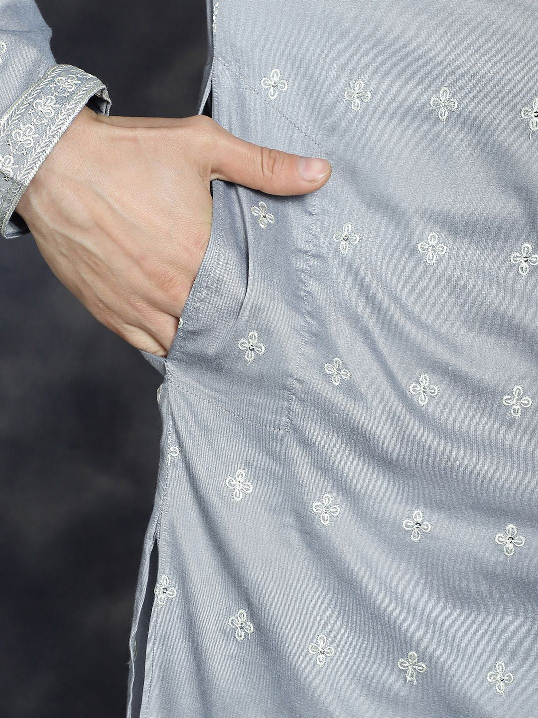 Jompers Mandarin Collar Embroidered Thread Work Kurta