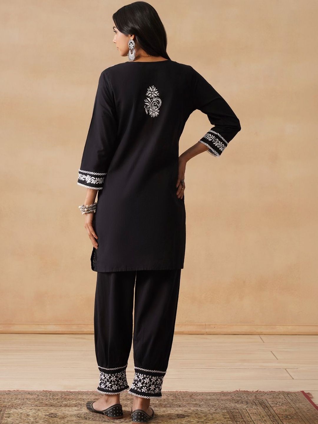 House of Chikankari Women Black Regular Pure Cotton Kurta dengan Set Seluar