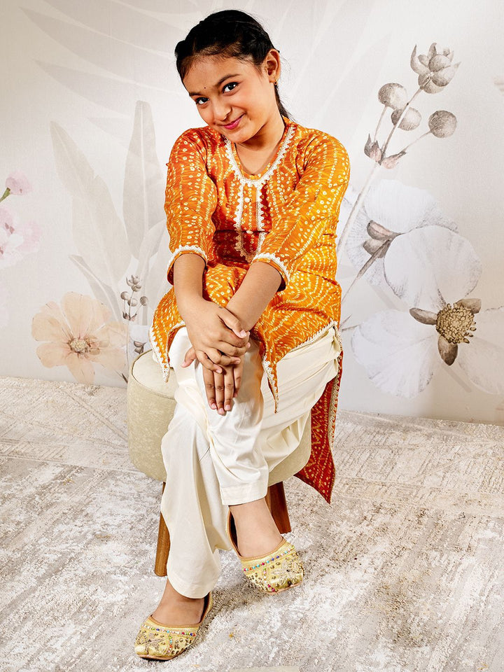 VASTRAMAY Girls Bandhani Printed Regular Kurta with Patiala