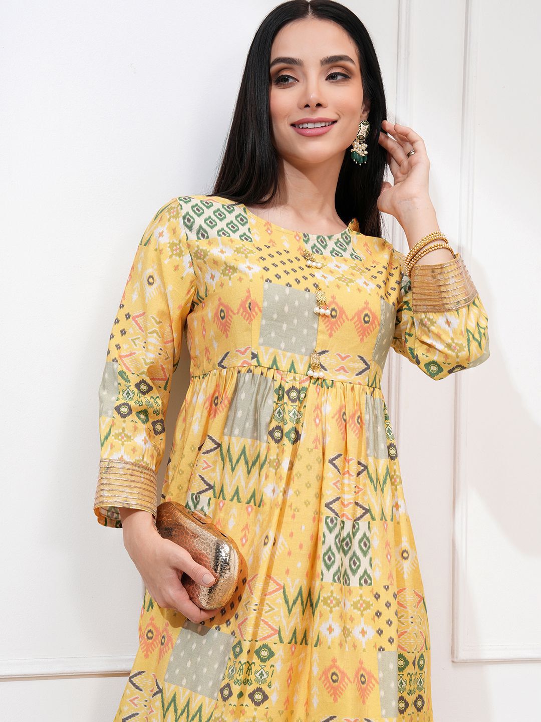 Vishudh Women Digital Printed Kurta With Round Neck And Printed Joggers Co-Ord Set