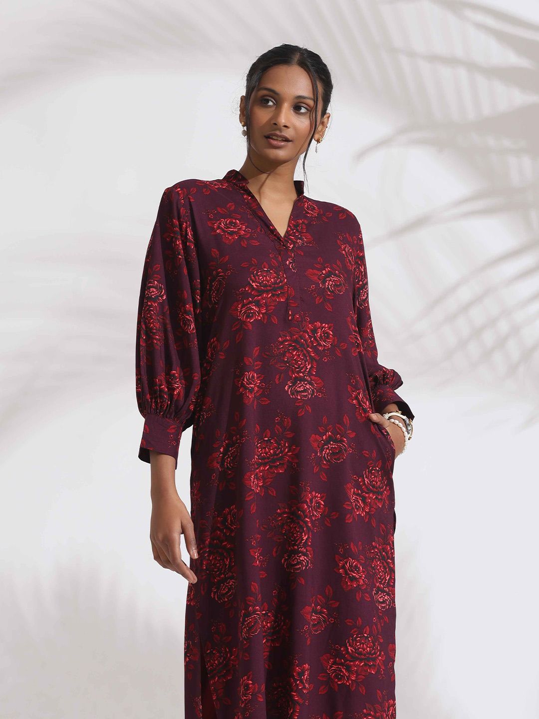 trueBrowns Floral Printed Straight Kurta with Trousers