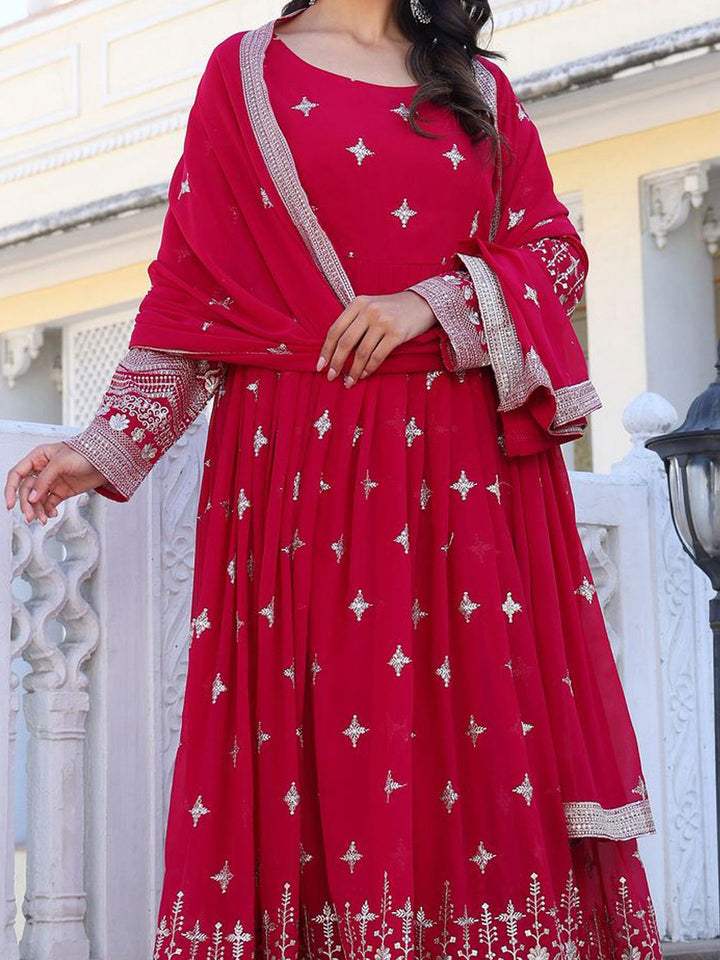 Kalini Floral bersulam Georgette Anarkali kurta dengan ttrousers & dupatta