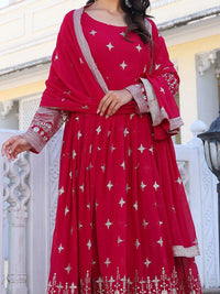 Kalini Floral bersulam Georgette Anarkali kurta dengan ttrousers & dupatta