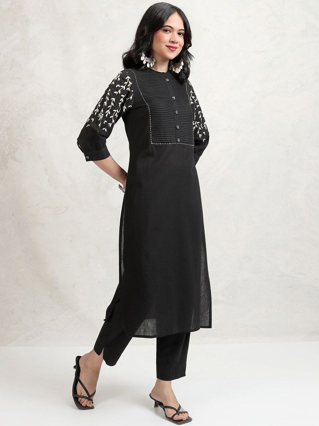 Vishudh Women Floral Embroidered Regular Pure Cotton Kurta with Trousers
