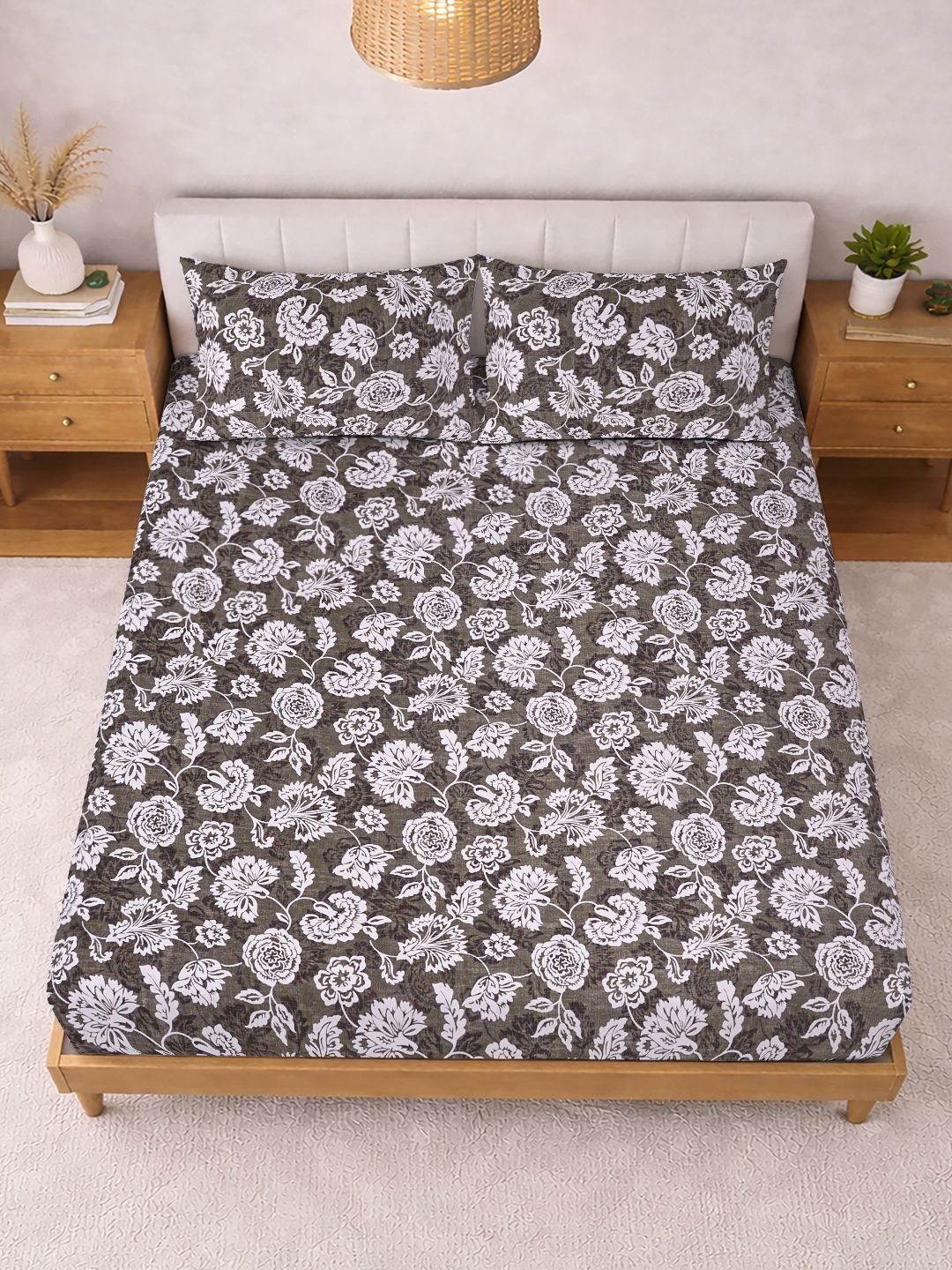 KLOTTHE Brown & White Printed 300 TC Double Bedsheet With 2 Pillow Covers- 2.5 m x 2.25 m