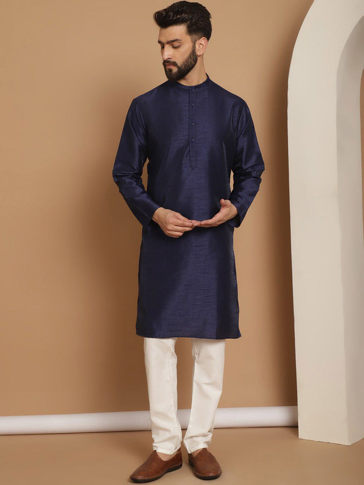 Kurta Lengan Panjang Kolar Mandarin Anouk dengan Churidar