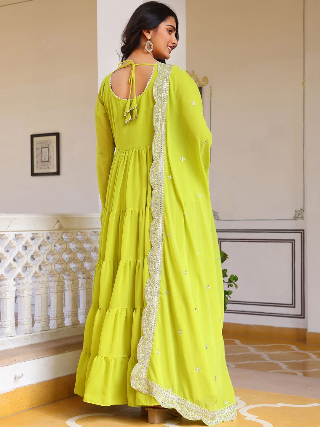Wanita Kalini berlapis kurta dengan piyama & dengan dupatta