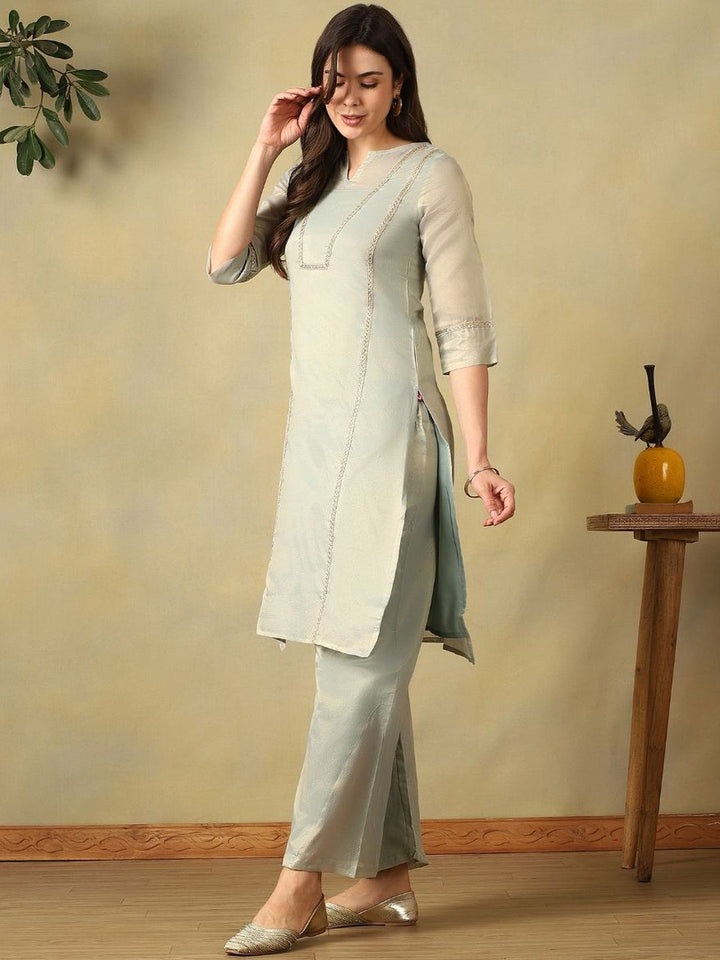 Mamicha Women Regular Thread Work Kurta with Trousers