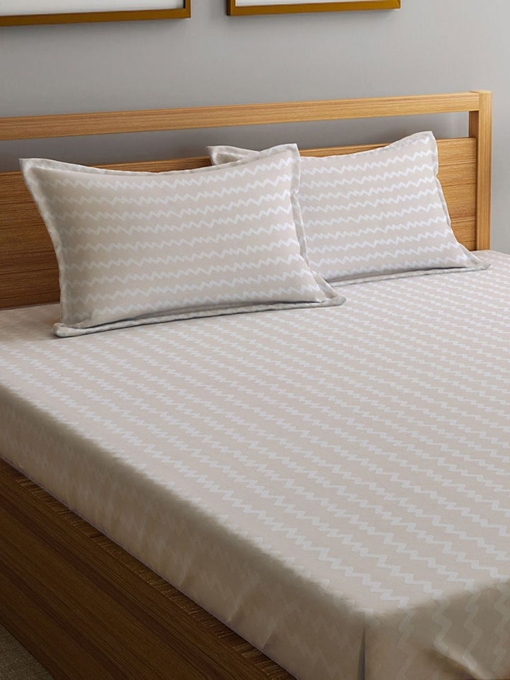 Myntra Elegant Homes Beige Chevron Cotton 300 TC Fitted King Cadar Tempat Tidur Halus dengan 2 Sarung Bantal-98 x 87 inci