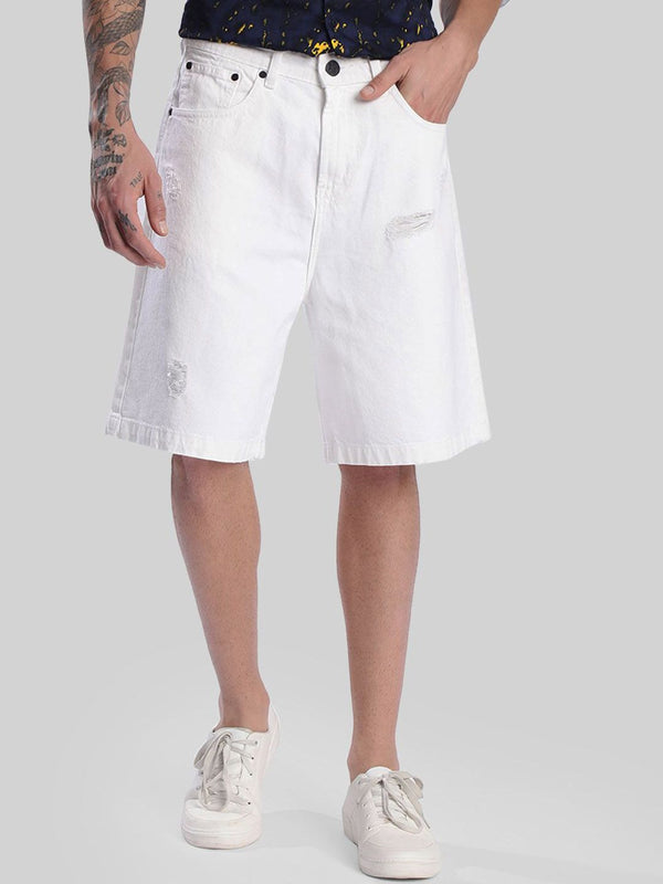 Bene Kleed Men Leggy sesuai dengan seluar pendek denim yang tertekan
