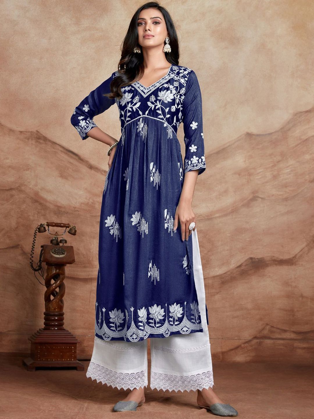 KALINI Ethnic Motifs Embroidered Chikankari Kurta