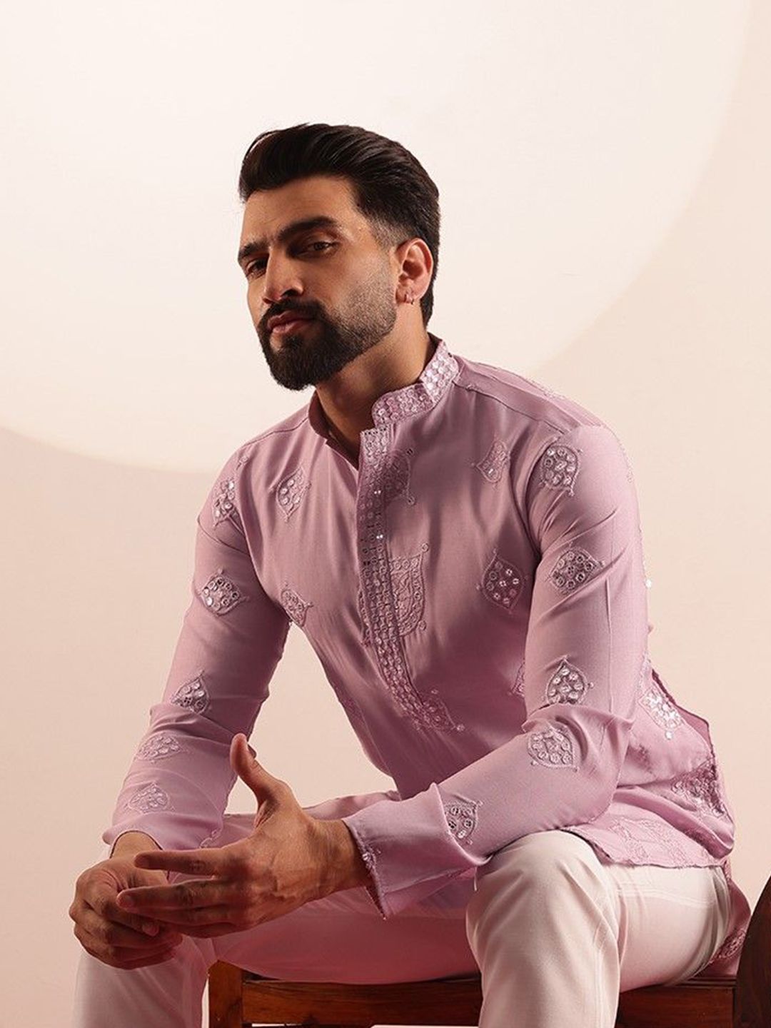 SOJANYA Men Embroidered Mirror Work Kurta