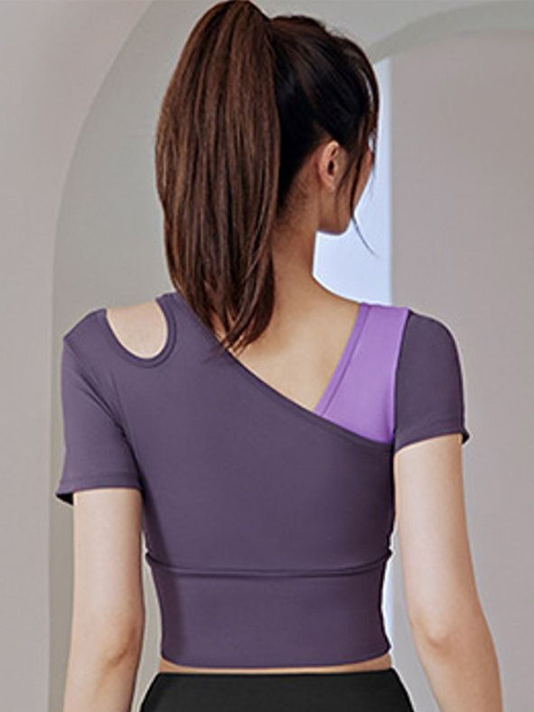 HRX oleh Hrithik Roshan Wanita Halter Neck Fitted THE CROP TOP