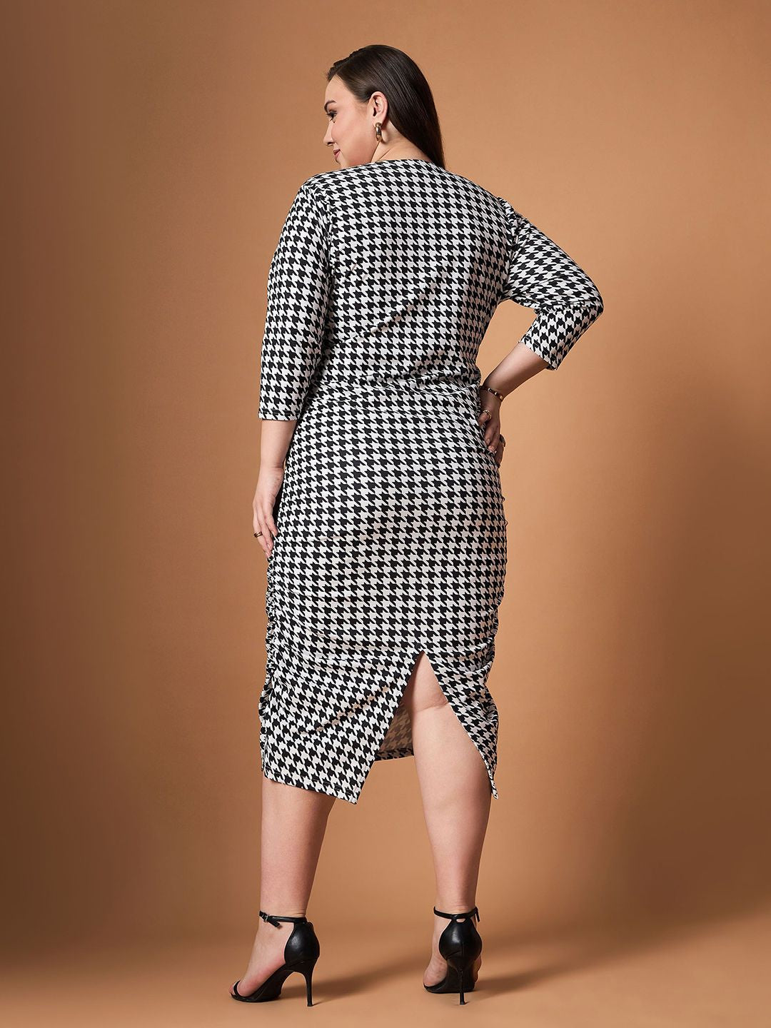 SASSAFRAS Curve Checked Bodycon Midi Dress