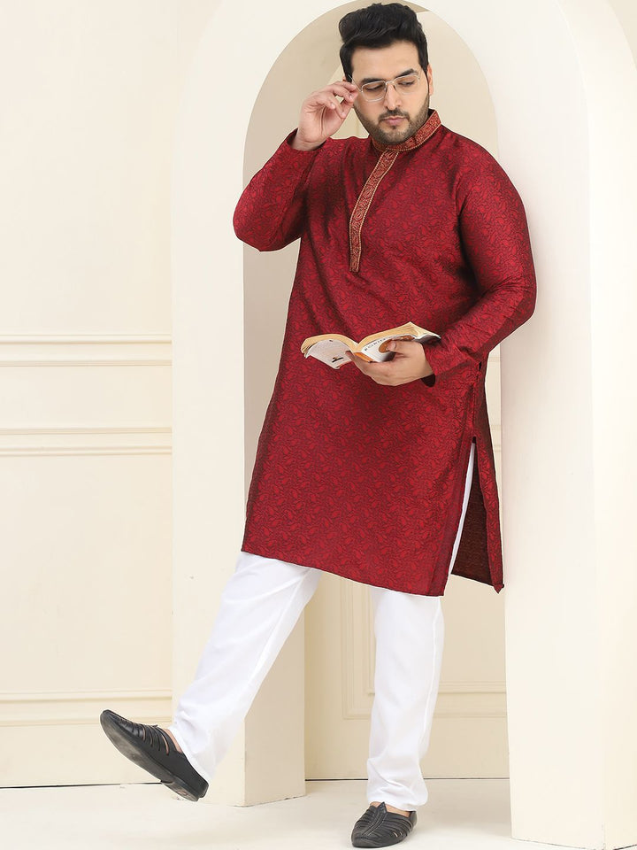 SOJANYA PLUS Floral Woven Design Mandarin Collar Regular Straight Kurta with Pyjamas