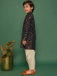 Vastramay Boys Floral dicetak kurta biasa dengan Patiala