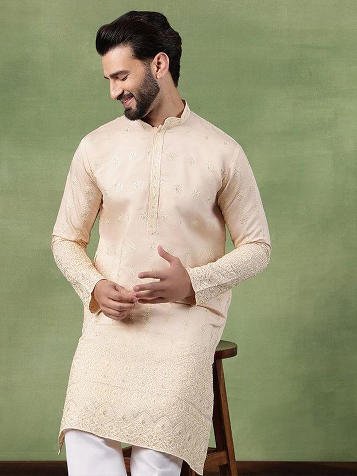 SOJANYA Men Embroidered Sequinned Kurta