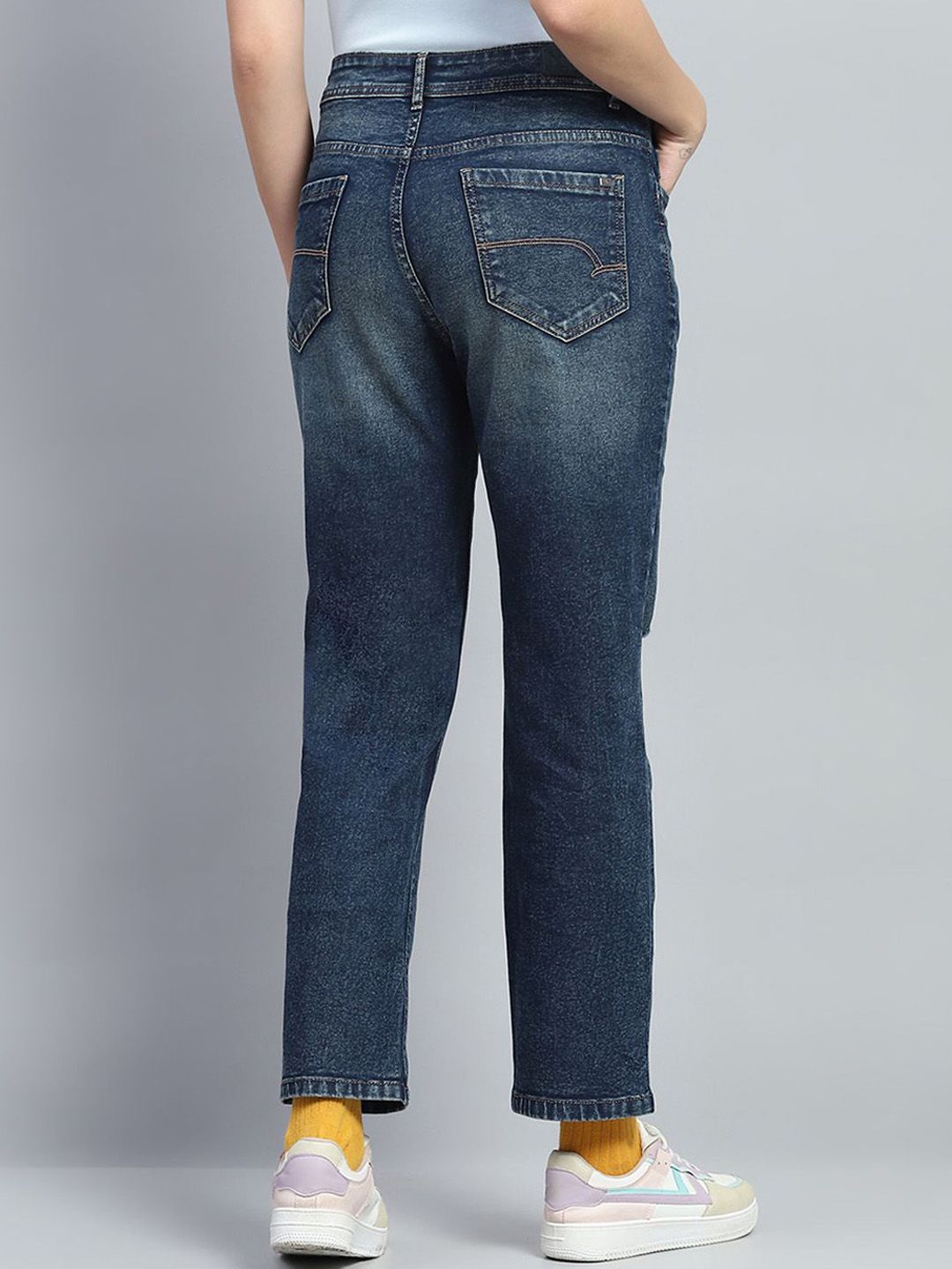 Monte Carlo Women Cotton Straight Fit Mildly Distressed Heavy Fade Jeans