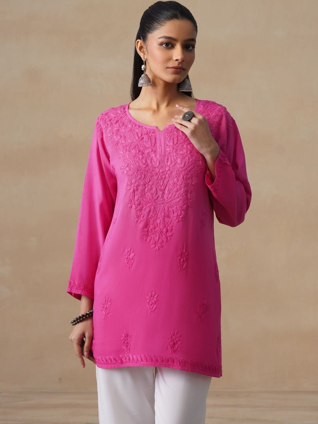 House of Chikankari Floral Viscose Rayon Straight Knee Length Kurta