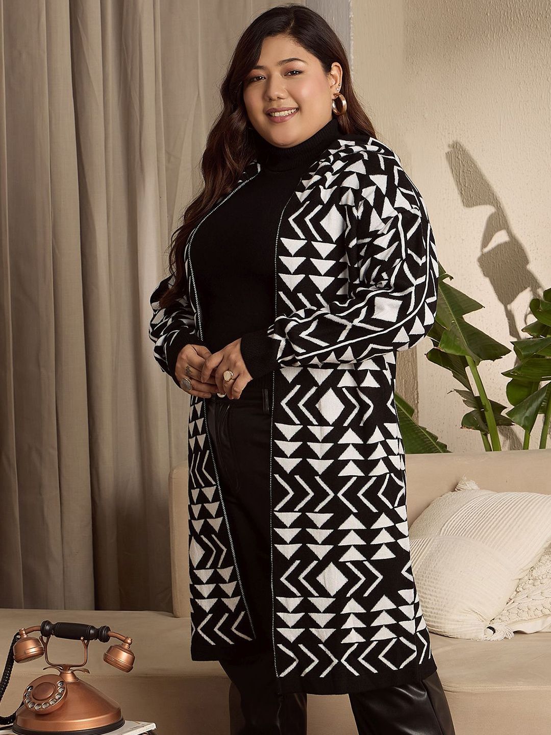 Berrylush Curve Women Geometric Printed Long Sleeves Longline