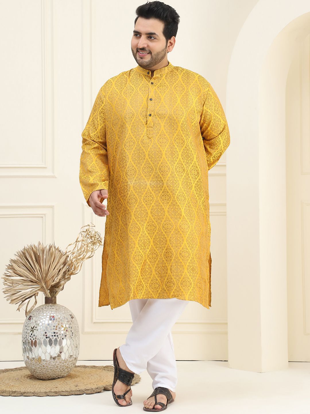 SOJANYA PLUS Plus Size Woven Design Kurta with Pyjama