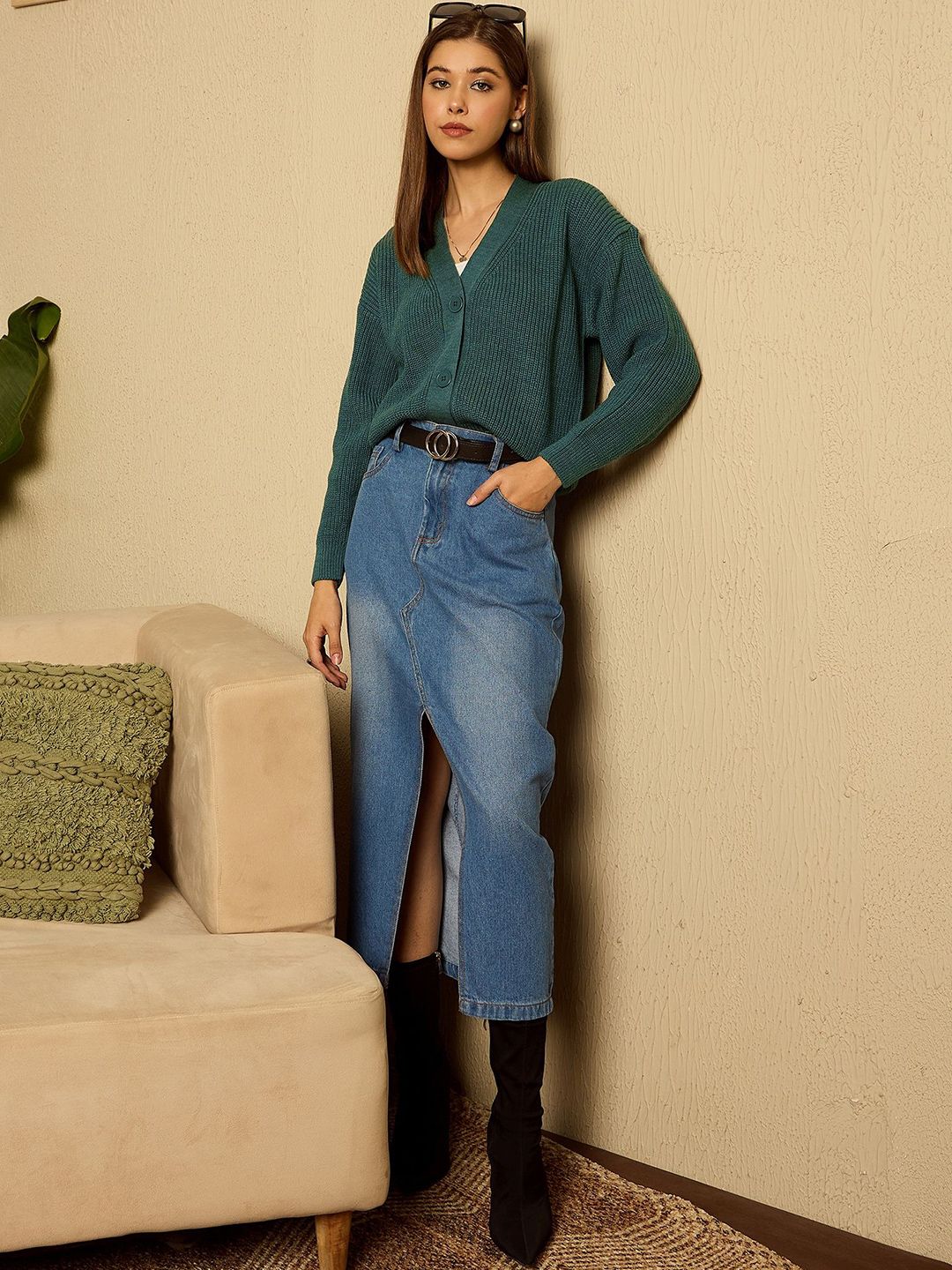 Berrylush Women Ribbed V-Neck Full Sleeve Cardigan