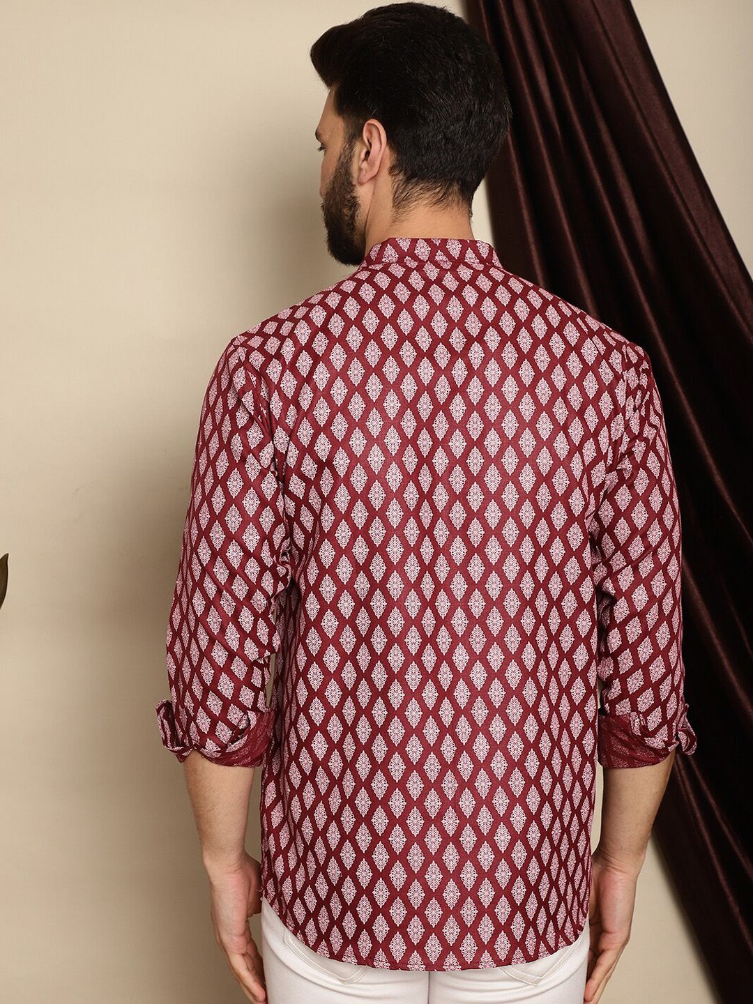 Kurta Pendek Kolar Jalur Bercetak Motif Etnik Maroon Anouk
