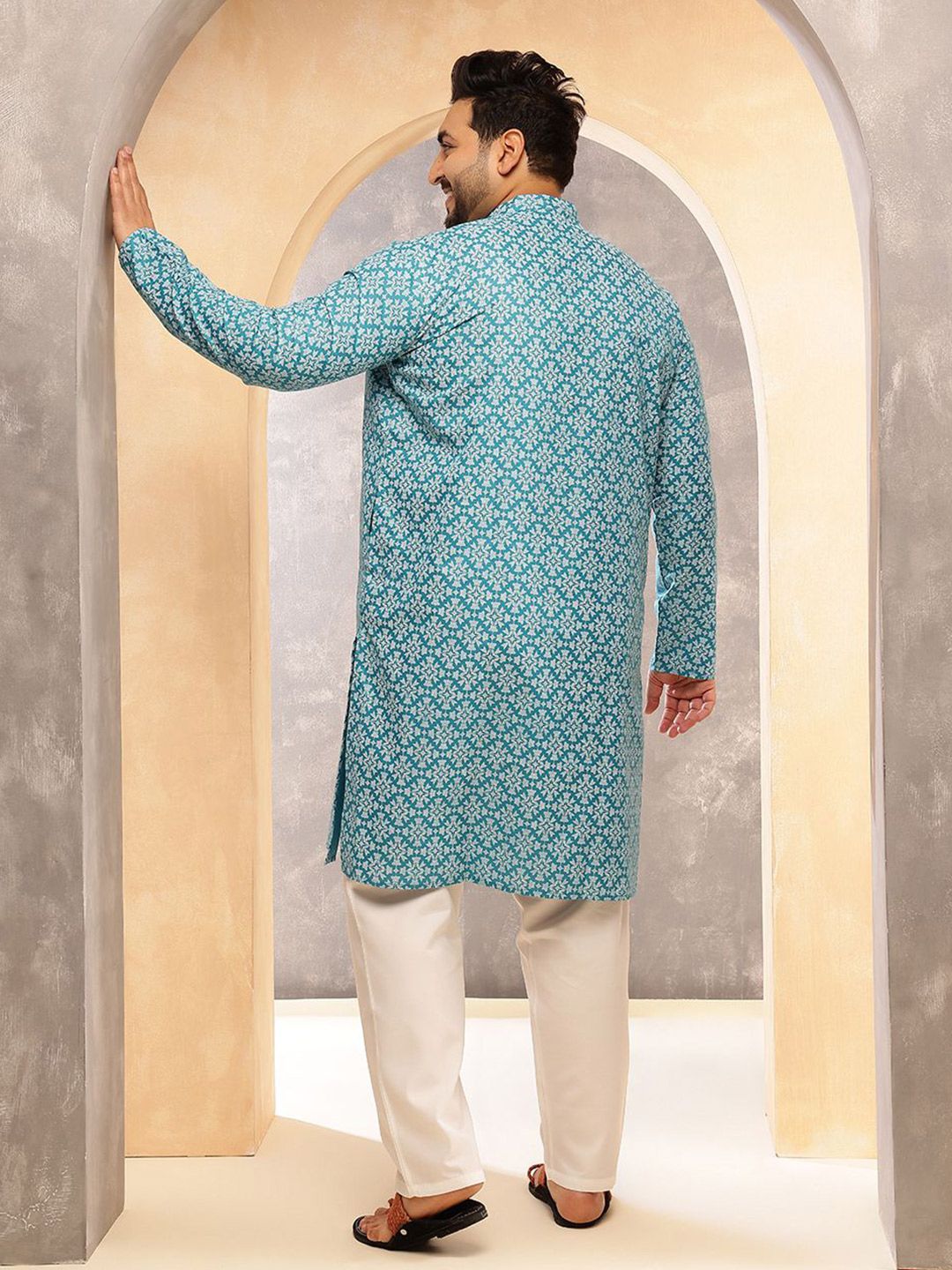 SOJANYA PLUS Floral Printed Mandarin Collar Straight Kurta