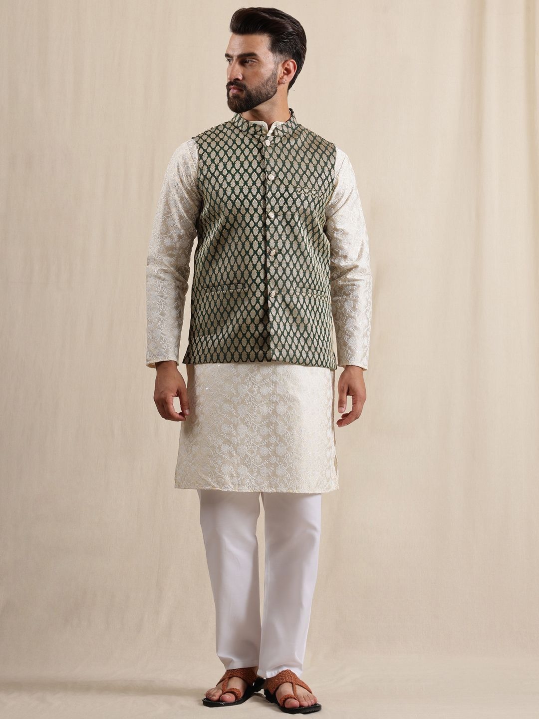 Motif Etnik Anouk Bersulam Kolar Mandarin Kurta Jodhpuri Dengan Piyama & Jaket Nehru