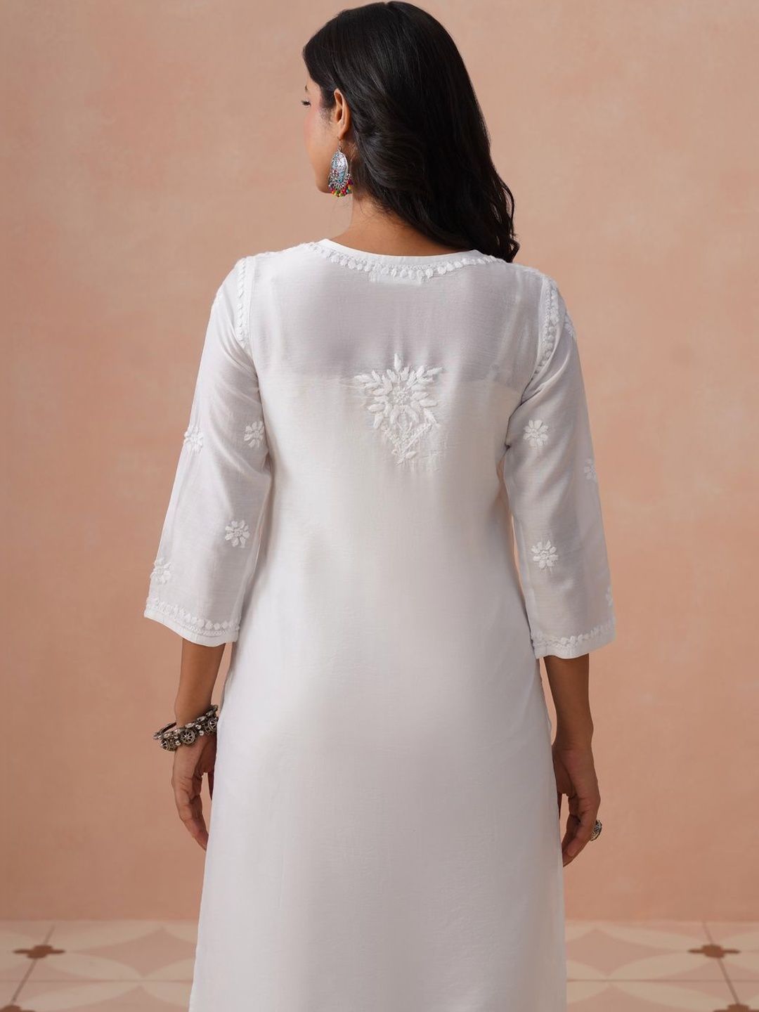 Rumah Wanita Chikankari Motif Etnik Sulam Chikankari White Romance Kurta