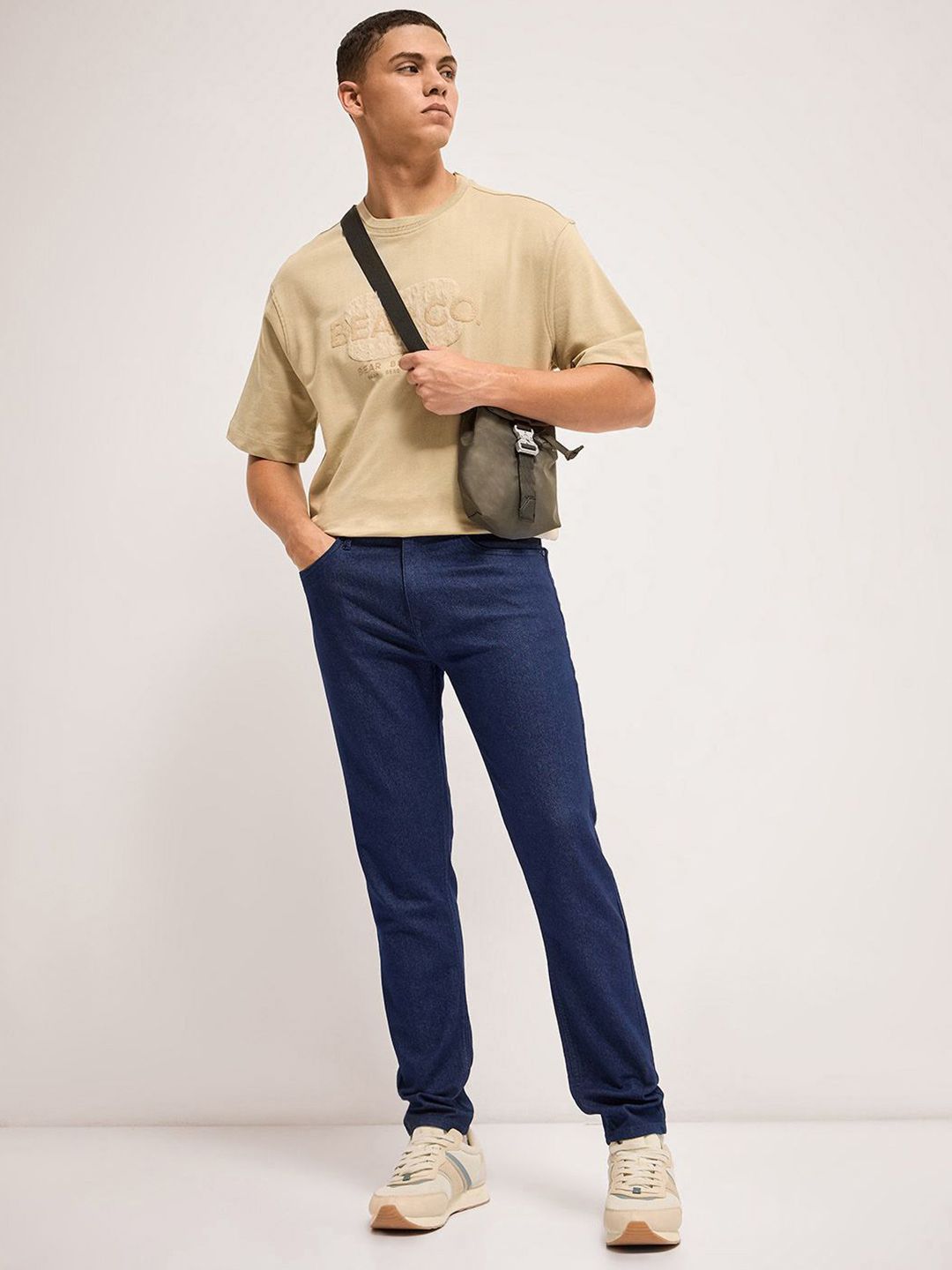 THE BEAR HOUSE Men Slim Fit Clean Look Stretchable Jeans